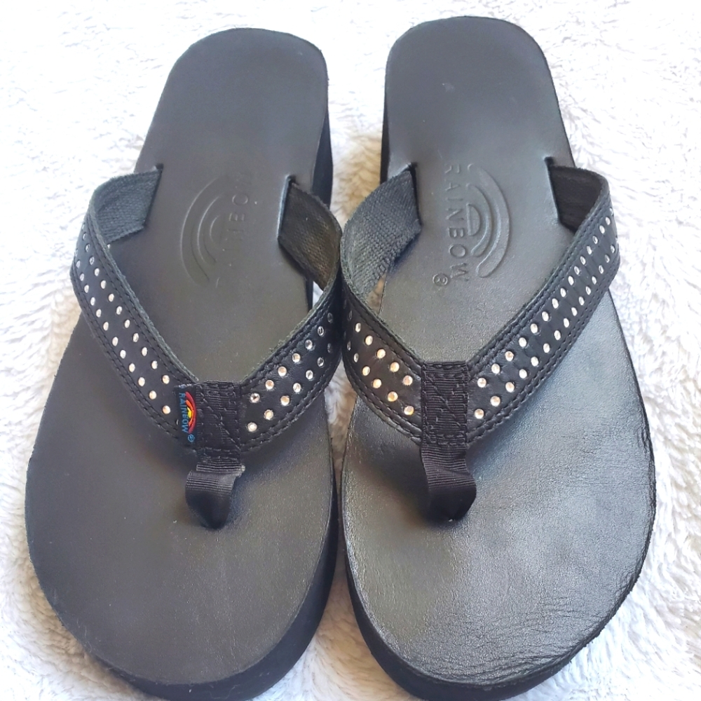 Womens Rainbow flip flop sandles black rhinestone. Size 8. Great condition